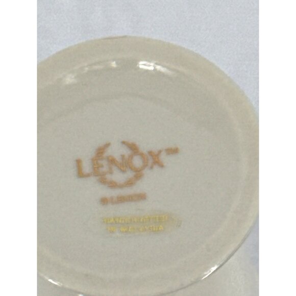 Lenox Ivory Rose‎ Embossed Porcelain Vase With Gold Trim 6" Tall - Picture 3 of 4